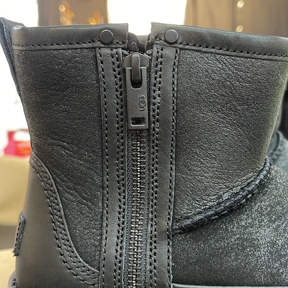 UGG Classic Rebel Biker 🖤 - Picture 3 of 6